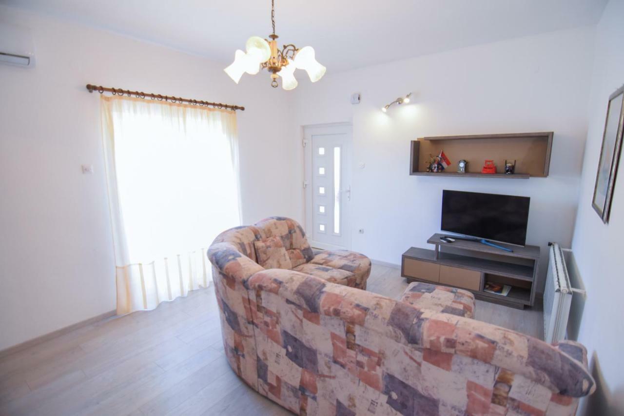F-Holiday Apartment Zadar Bagian luar foto